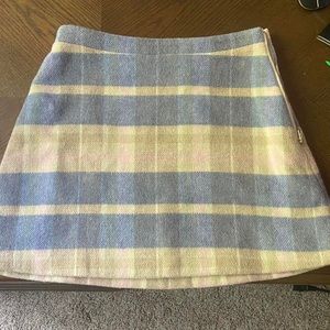Petite mid thigh length skirt made of wool. Perfect for any occasion.